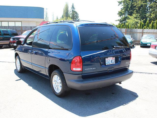 2000 Chrysler Voyager SE