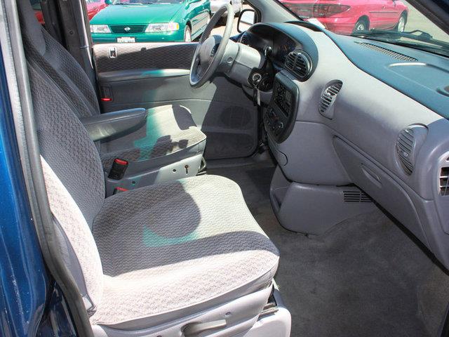 2000 Chrysler Voyager SE