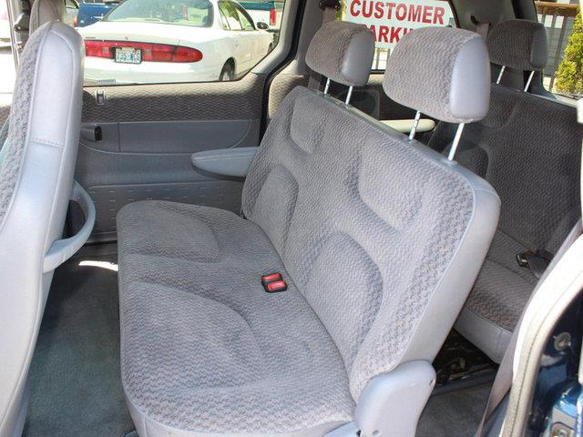 2000 Chrysler Voyager SE