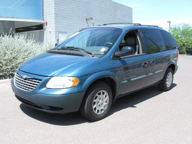 2001 Chrysler Voyager Base