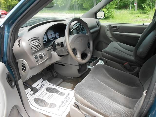 2001 Chrysler Voyager Base