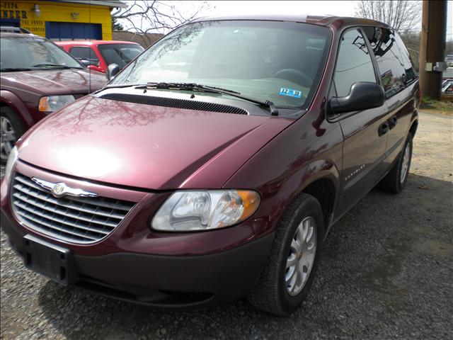 2001 Chrysler Voyager Base