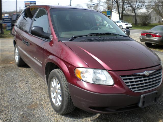 2001 Chrysler Voyager Base