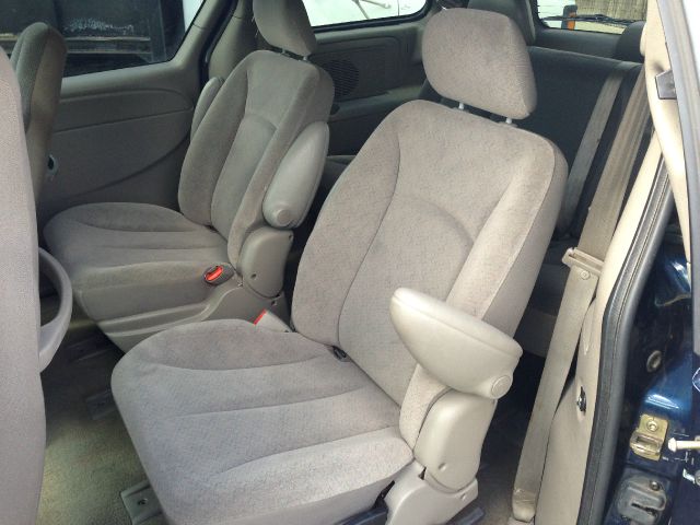 2001 Chrysler Voyager Base