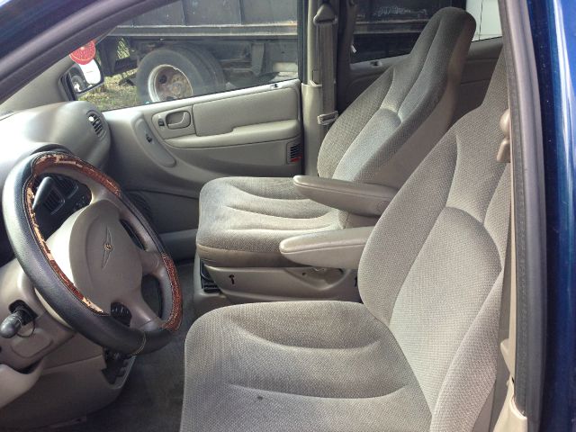 2001 Chrysler Voyager Base
