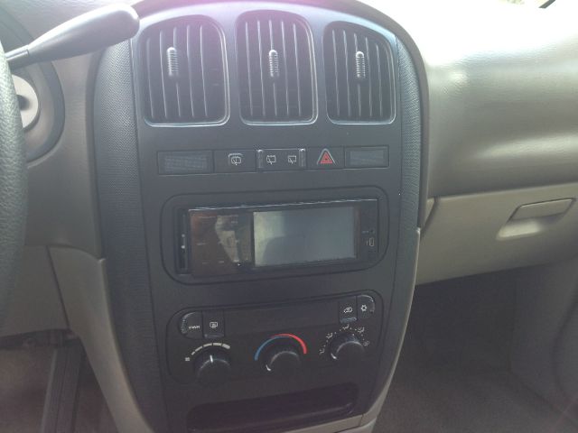 2001 Chrysler Voyager Base