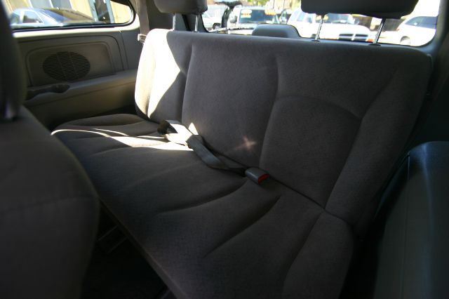 2003 Chrysler Voyager Unknown