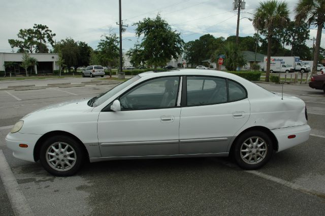 2000 Daewoo Leganza AWD, REAR DVD, Navigation, 3RD ROW, Mem/heat Seats