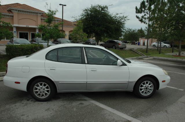 2000 Daewoo Leganza AWD, REAR DVD, Navigation, 3RD ROW, Mem/heat Seats