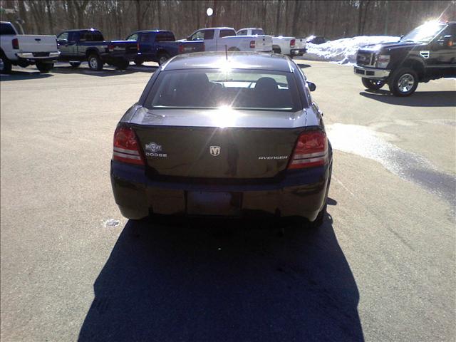 2009 Dodge Avenger 5D Sedan