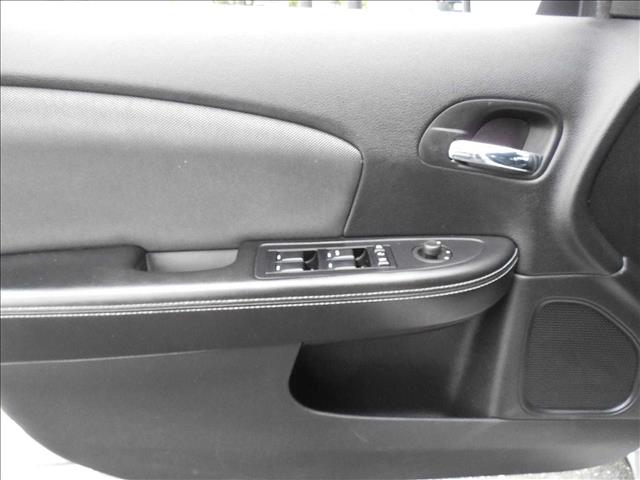 2012 Dodge Avenger 5D Sedan