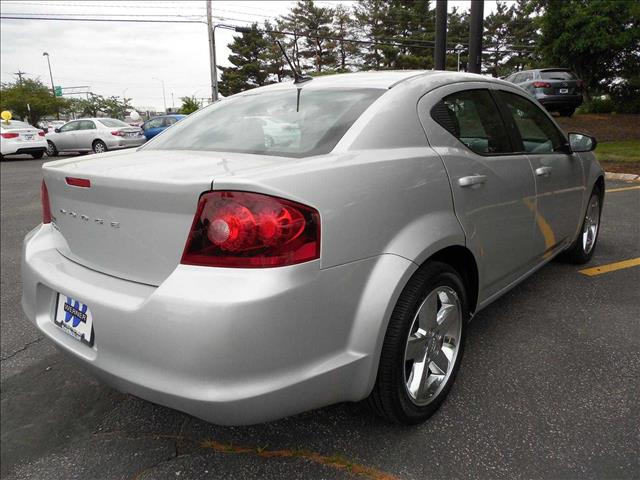 2012 Dodge Avenger 5D Sedan