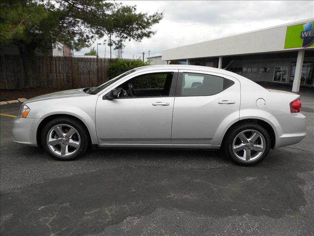 2012 Dodge Avenger 5D Sedan