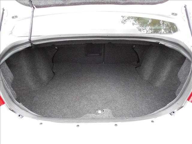 2012 Dodge Avenger 5D Sedan