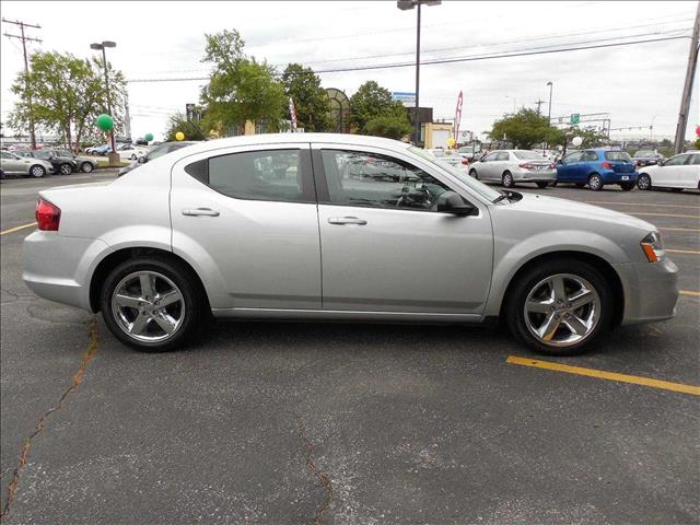 2012 Dodge Avenger 5D Sedan