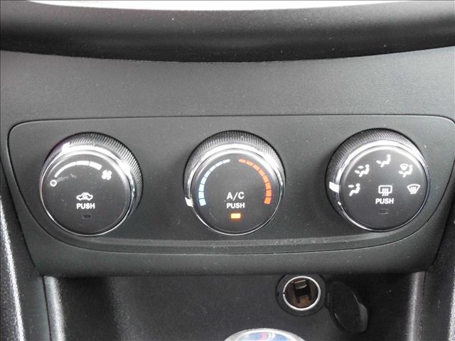 2012 Dodge Avenger 5D Sedan