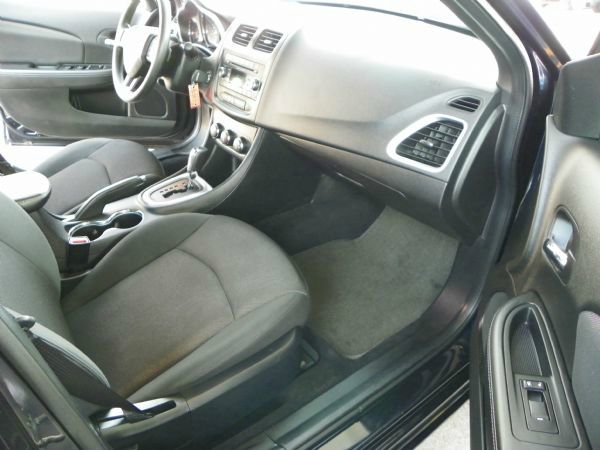 2012 Dodge Avenger SE