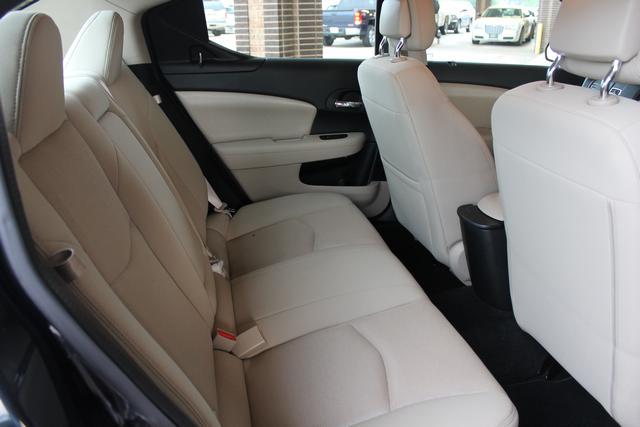 2012 Dodge Avenger SE