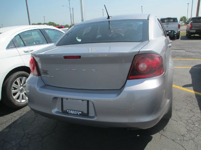 2013 Dodge Avenger Base