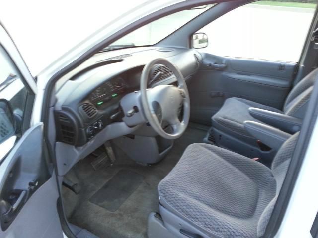 1999 Dodge Caravan Base
