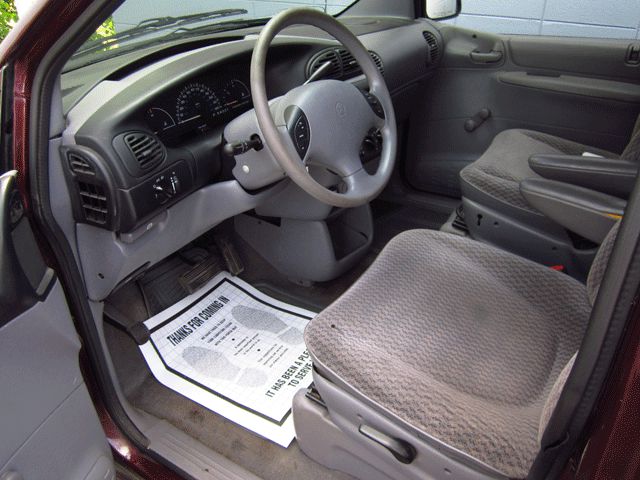 1999 Dodge Caravan Base