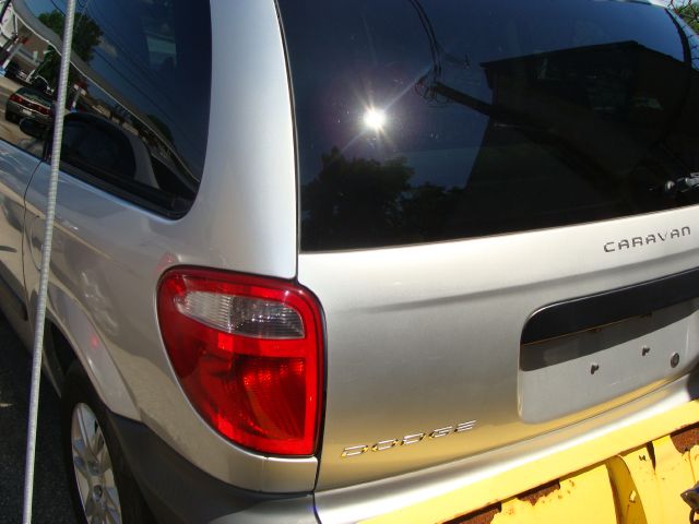 2005 Dodge Caravan SE
