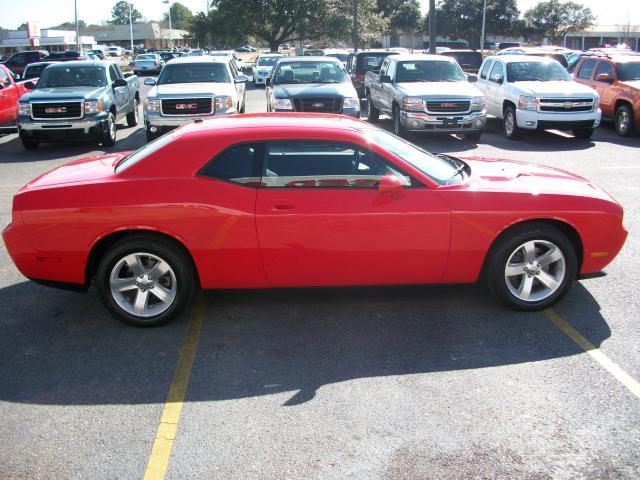 2009 Dodge Challenger 4dr Wgn SE