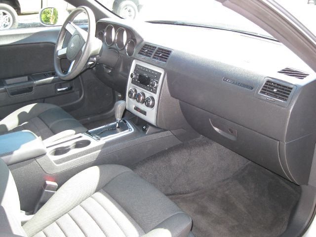 2009 Dodge Challenger SE