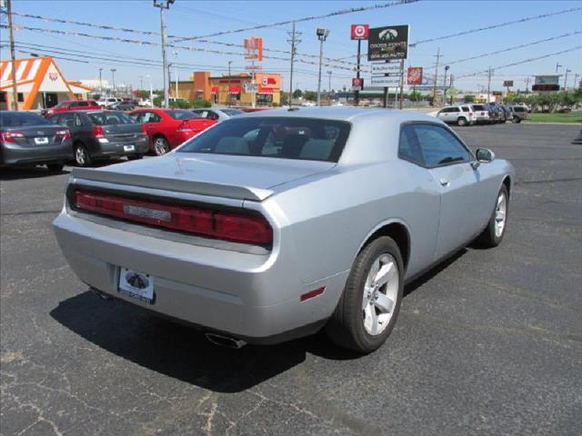 2012 Dodge Challenger SLT 25