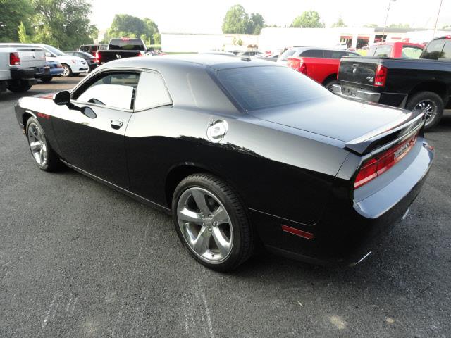 2013 Dodge Challenger SLT 25