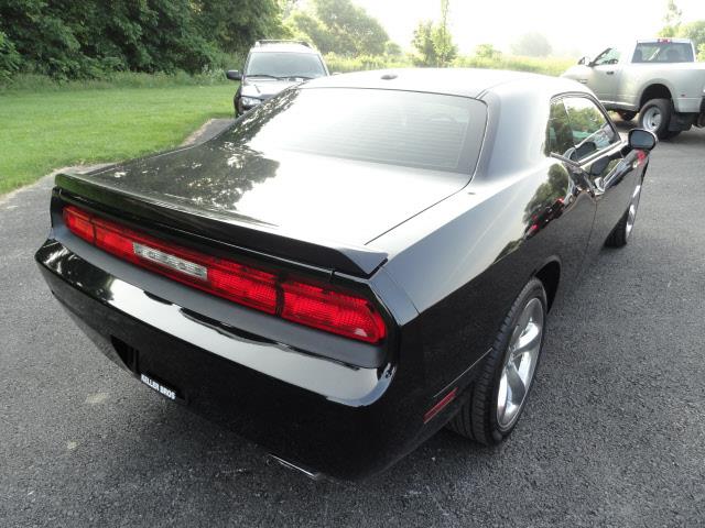 2013 Dodge Challenger SLT 25