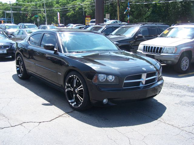 2006 Dodge Charger Quad Cab Long Bed 2W