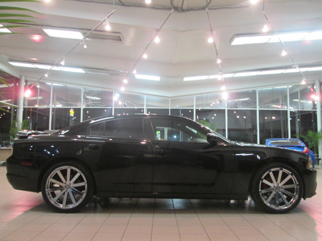 2012 Dodge Charger REG CAB SLE