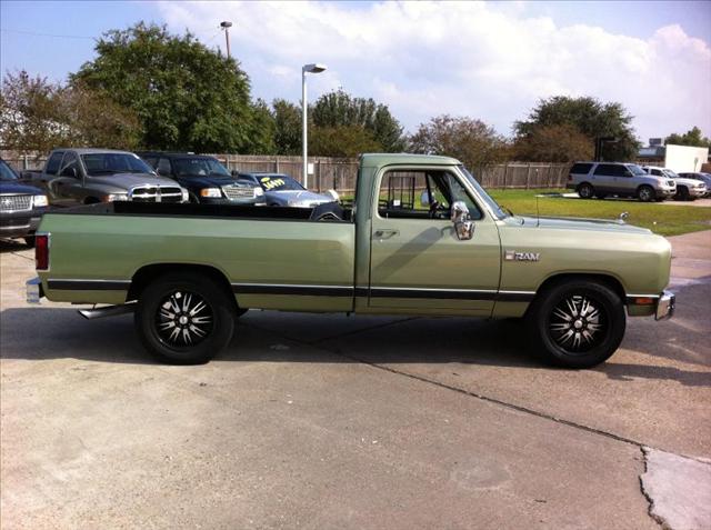 1988 Dodge D100 Pickup Bose Audio