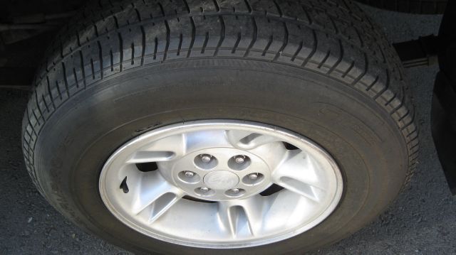 2000 Dodge Dakota Premier 4x4 SUV