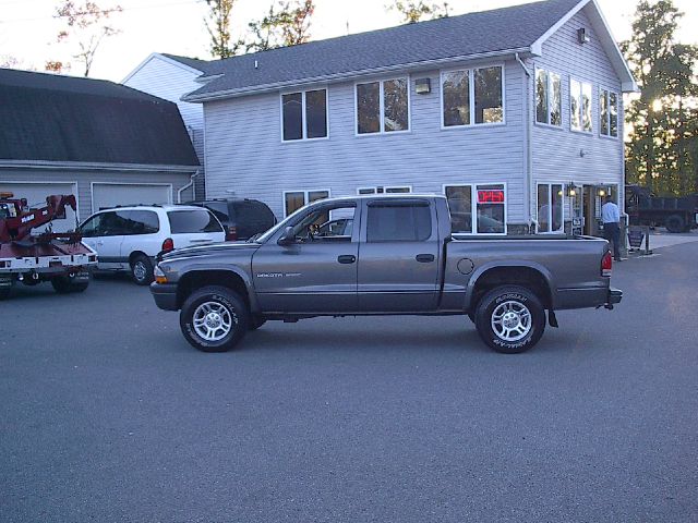 2002 Dodge Dakota 4dr LX 4WD Auto