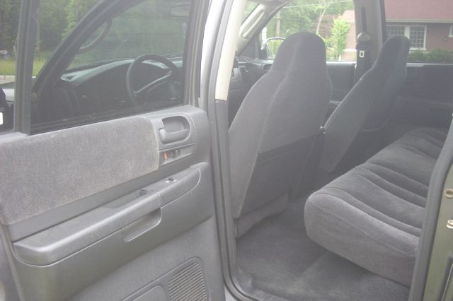 2002 Dodge Dakota 4dr LX 4WD Auto