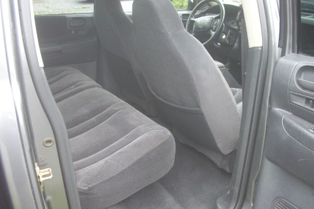 2002 Dodge Dakota 4dr LX 4WD Auto