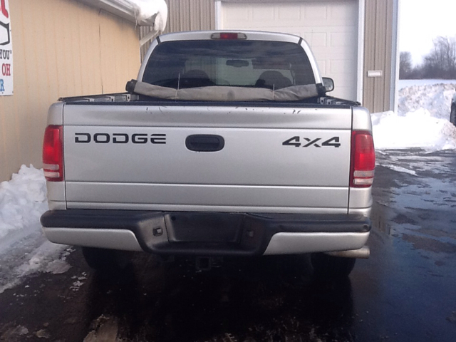 2002 Dodge Dakota 4dr LX 4WD Auto
