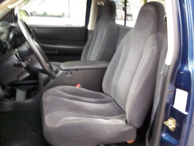 2003 Dodge Dakota Wolfsburg Edition Sedan