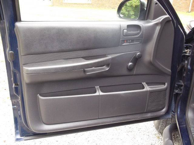 2003 Dodge Dakota Wolfsburg Edition Sedan