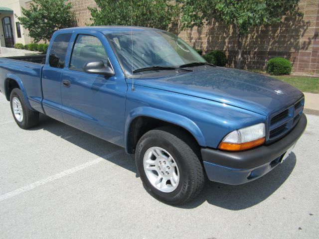 2003 Dodge Dakota L300 2 4DR SDN