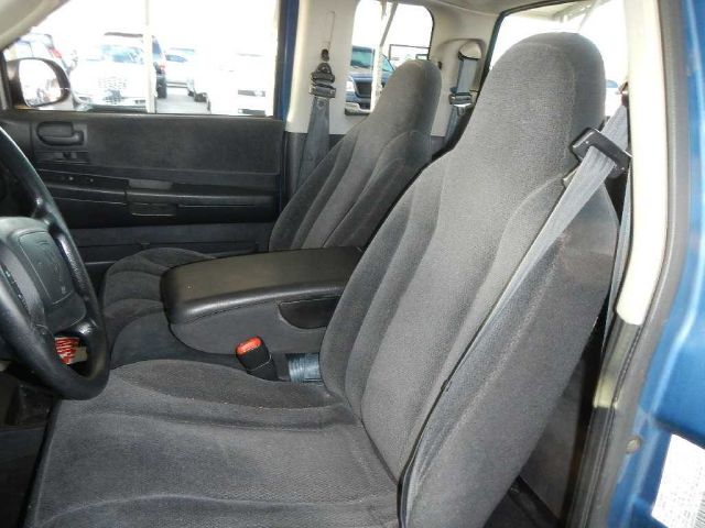 2004 Dodge Dakota L300 2 4DR SDN