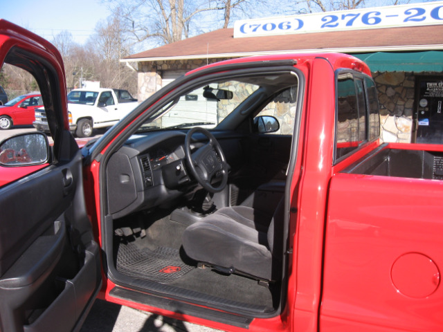 2004 Dodge Dakota Wolfsburg Edition Sedan