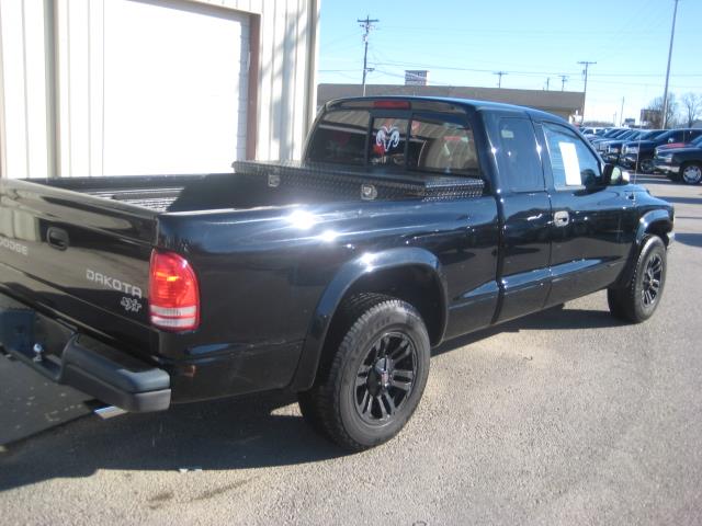 2004 Dodge Dakota Base