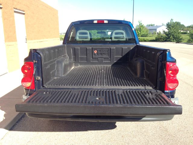 2005 Dodge Dakota 4dr LX 4WD Auto