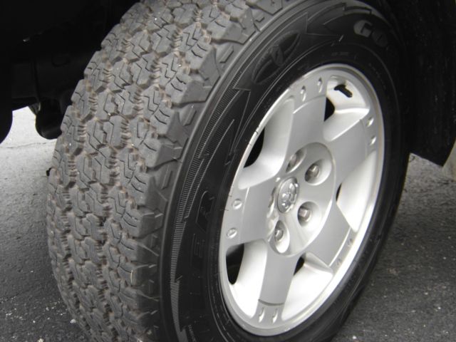 2005 Dodge Dakota Collection Rogue