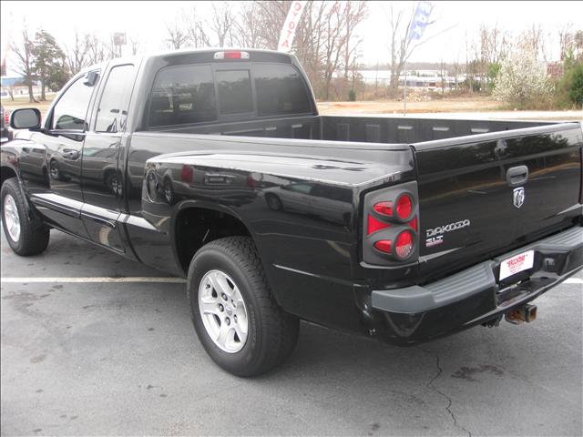 2005 Dodge Dakota SLT