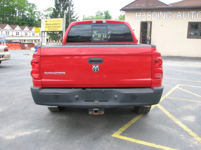 2005 Dodge Dakota 4dr LX 4WD Auto
