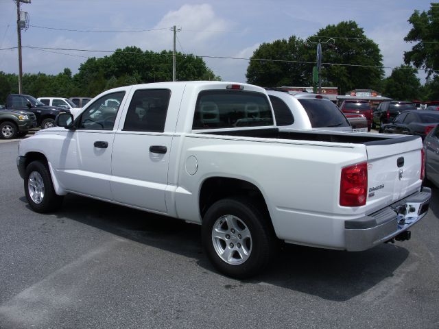2005 Dodge Dakota LS ES